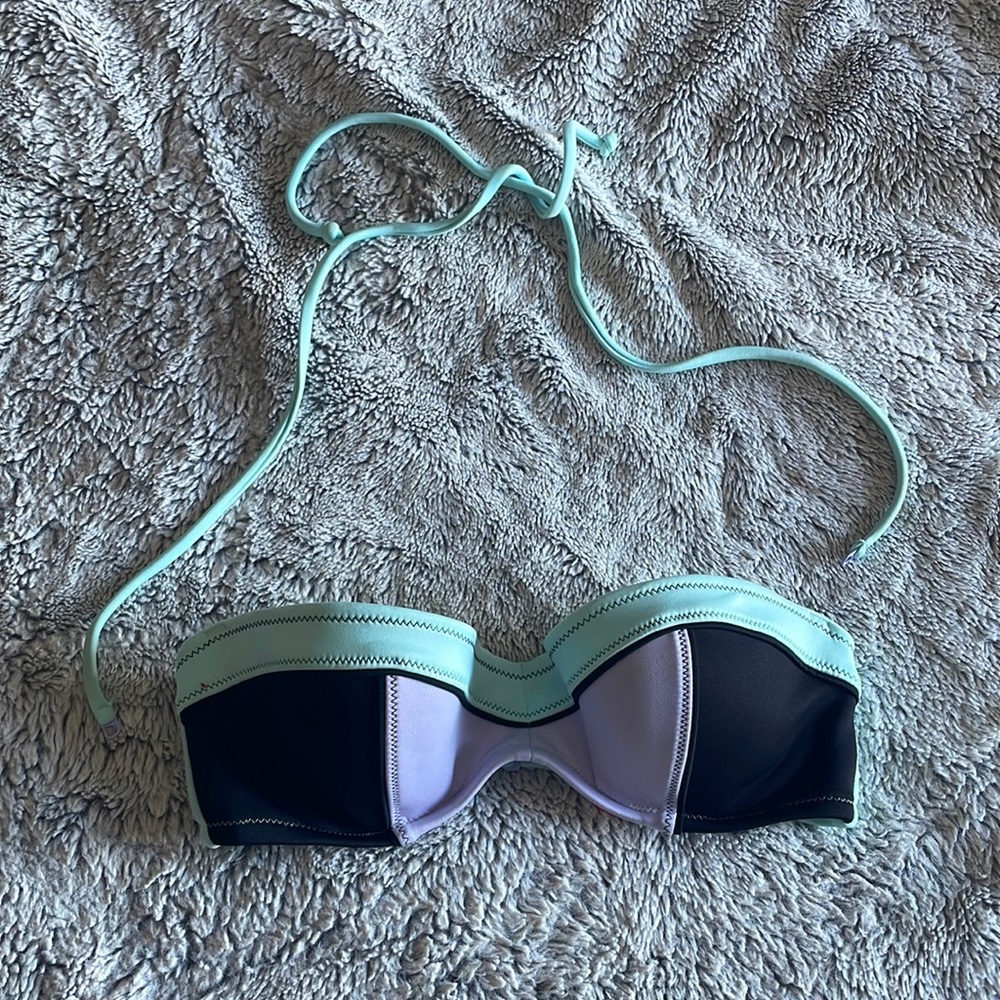 Victoria’s Secret color block 32C lightly padded swimsuit top